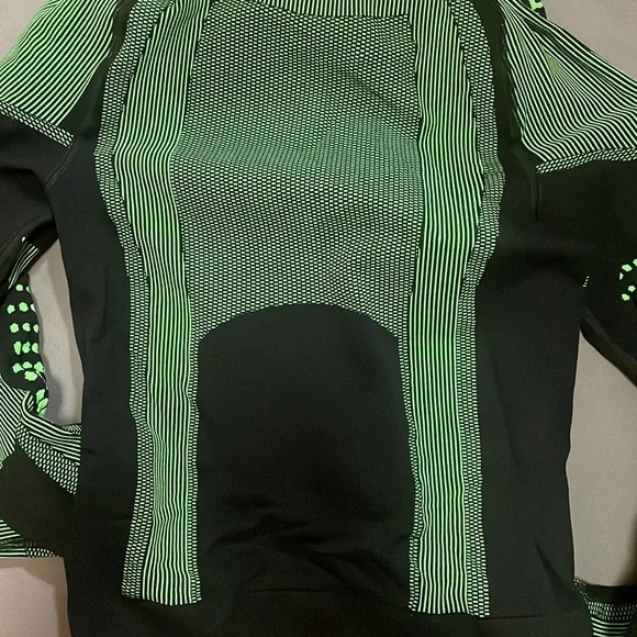 MISBHV Sport Women's Green and Black Jacket - Picture 5 of 5